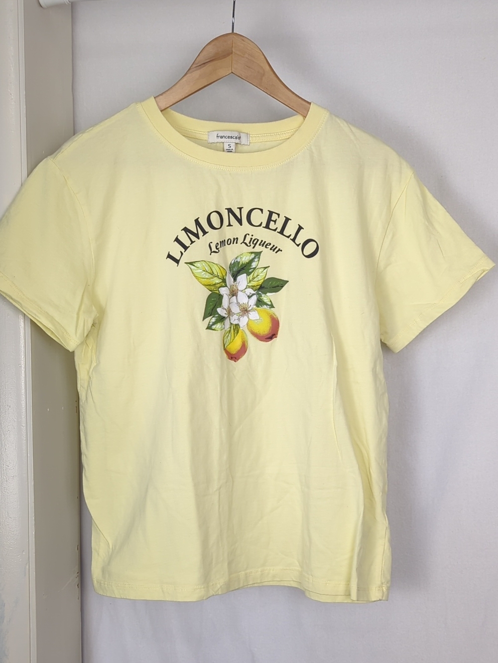 FRANCESCA'S Soft Yellow Limoncello Graphic Tee Women's Small